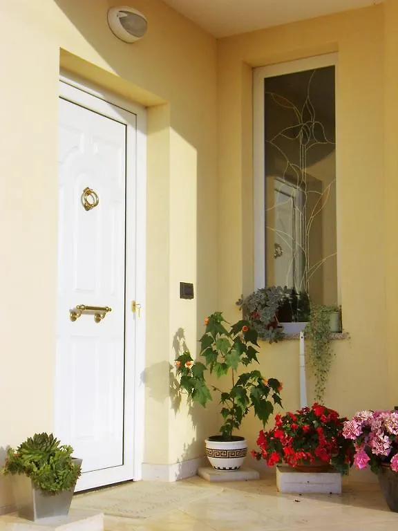 Apartments Sv. Pelegrin أوماغ