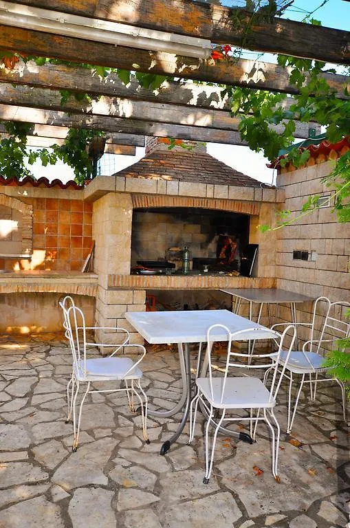 Apartments Sv. Pelegrin أوماغ