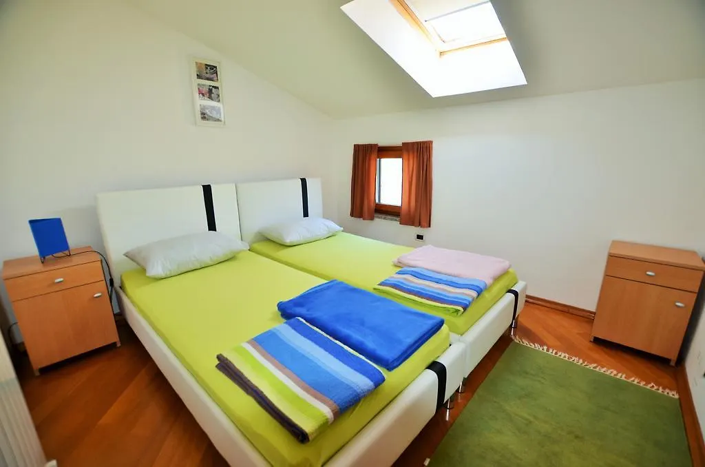 Apartments Sv. Pelegrin أوماغ