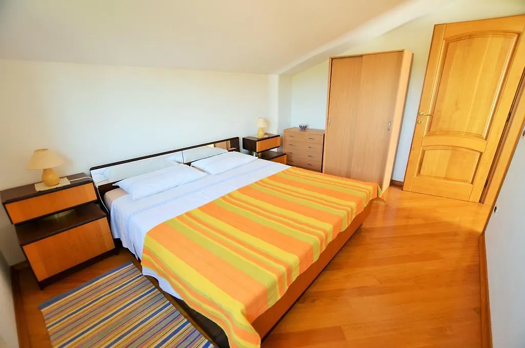 Apartments Sv. Pelegrin أوماغ